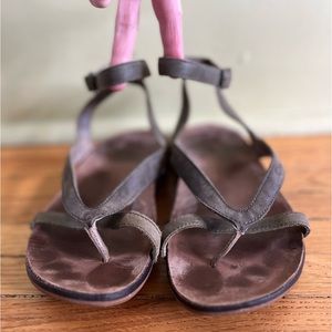 Green leather Chacos, size 6
